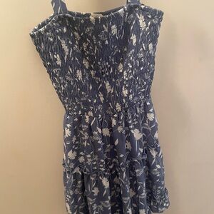 Jessica Simpson Navy & White Floral Smocked Sundress
(Womans dress, not kids)